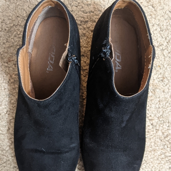 Black Booties size 6.5 - Picture 2 of 3